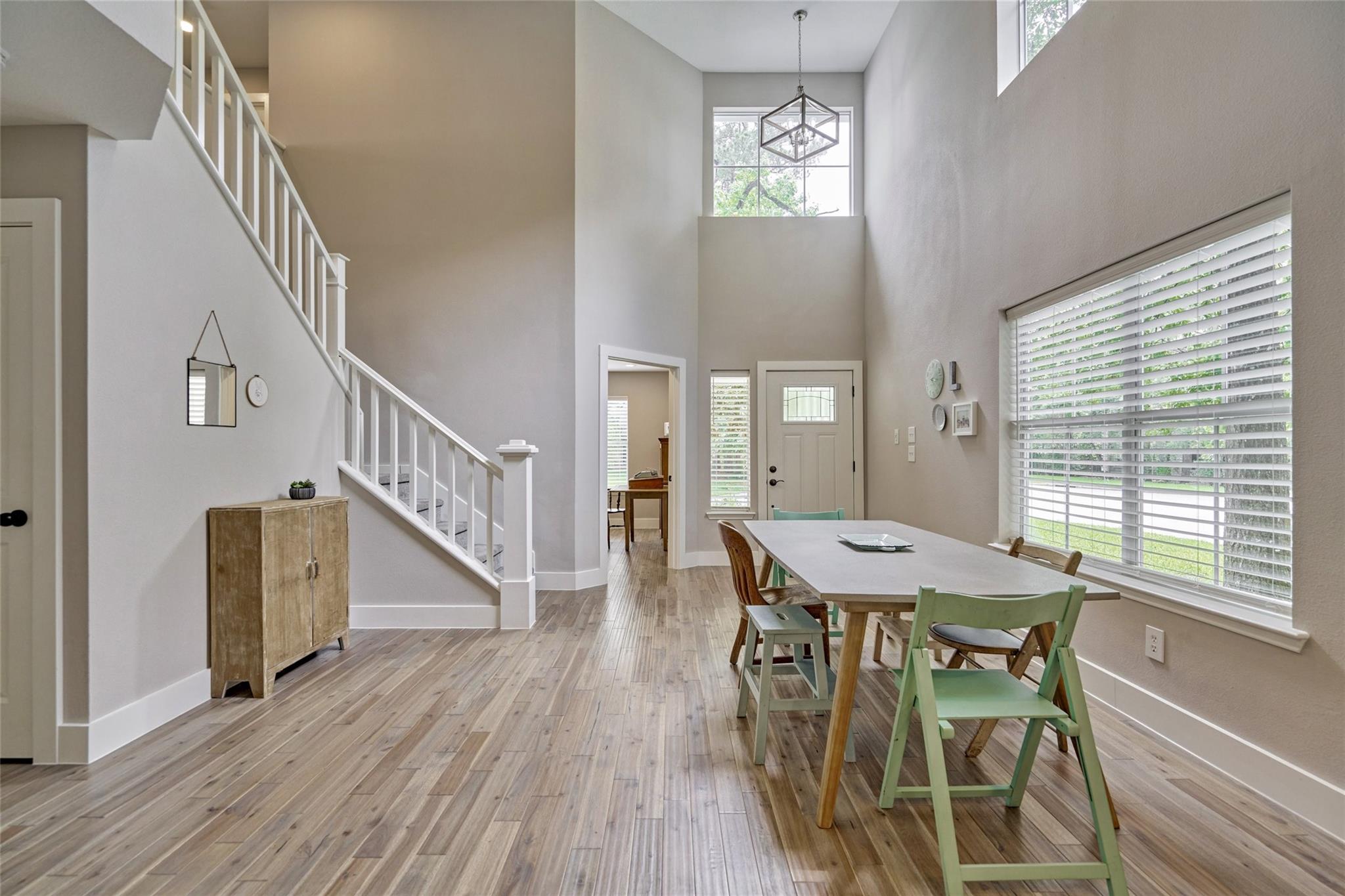38 E Gaslight Place
