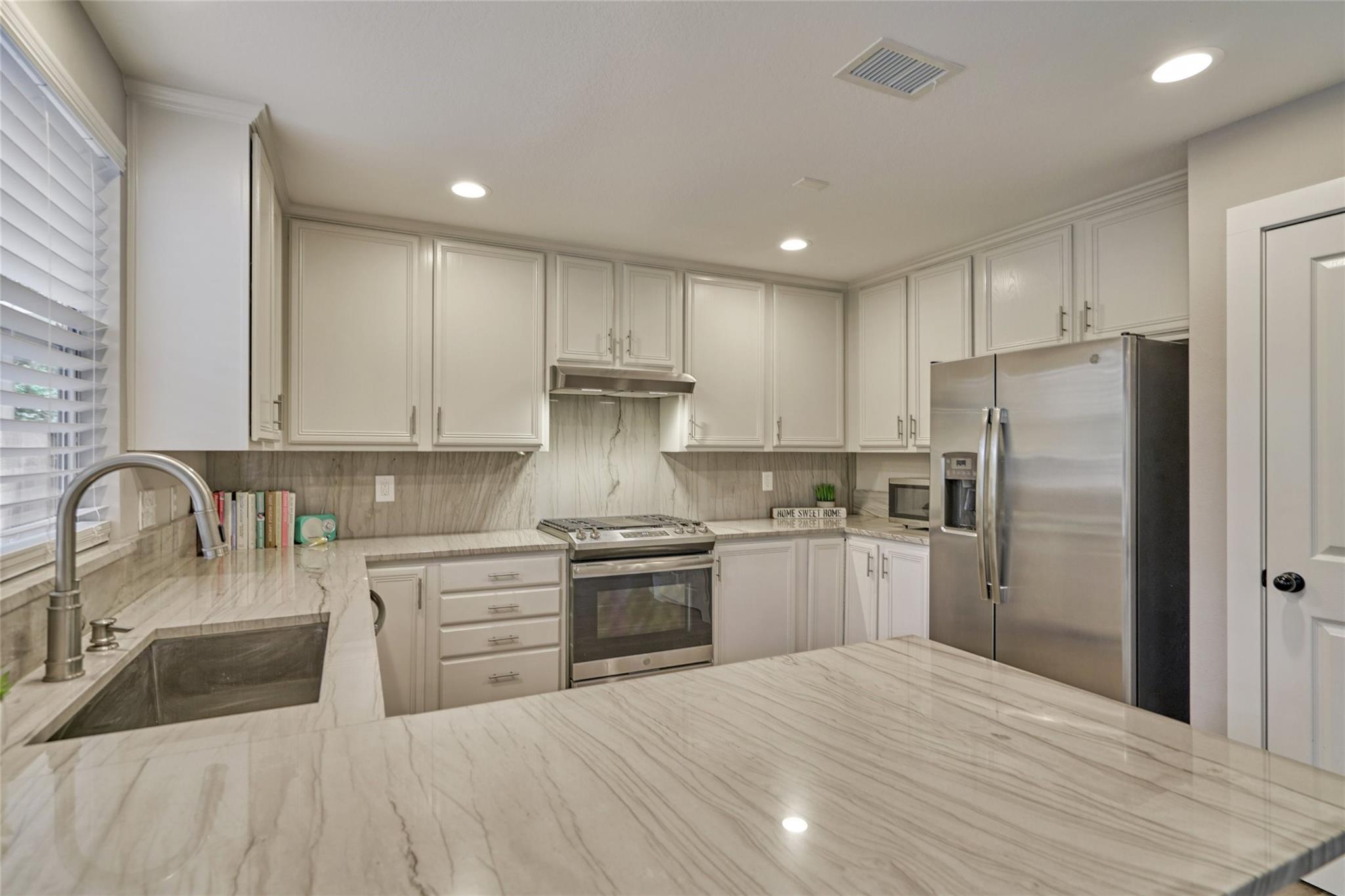 38 E Gaslight Place