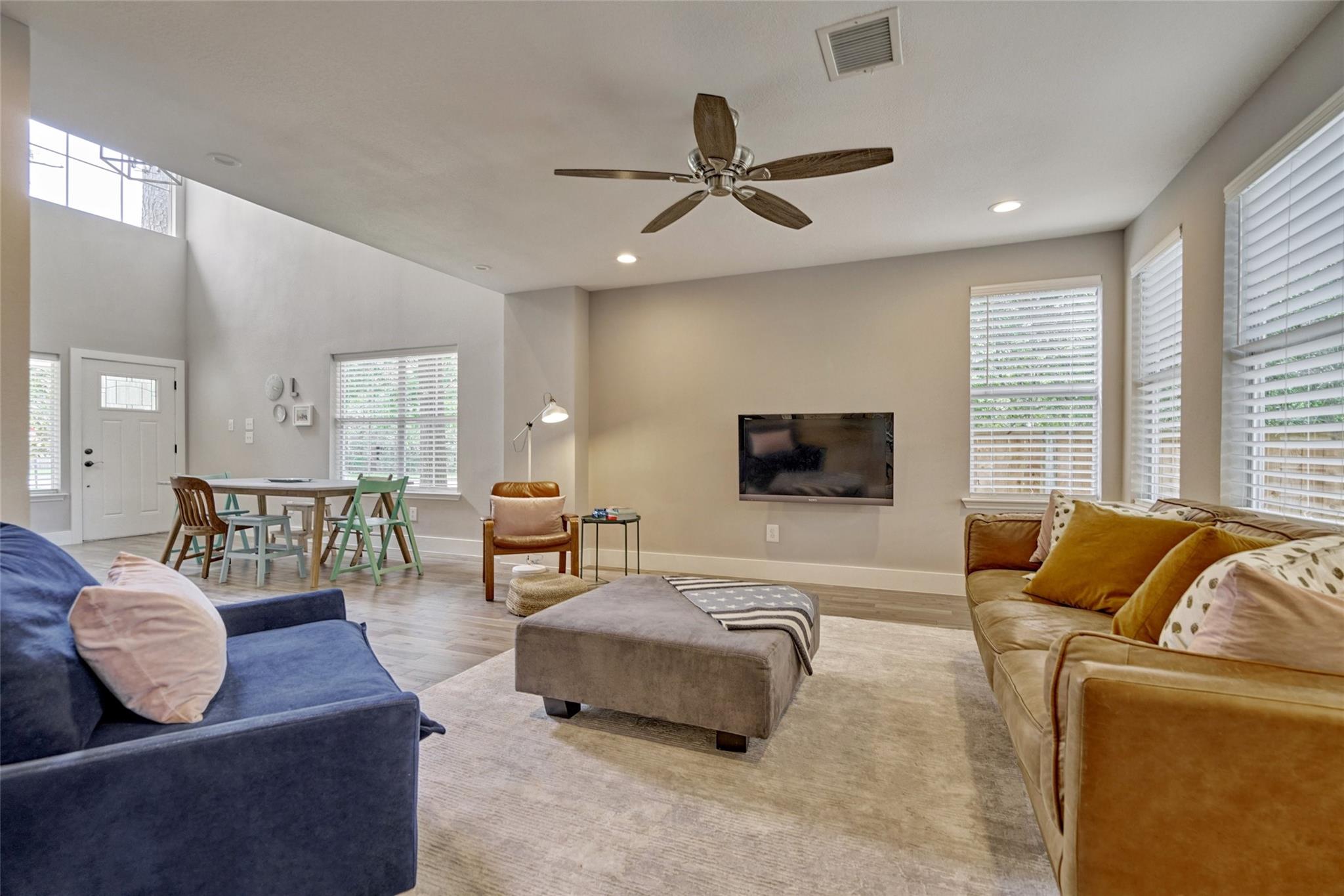 38 E Gaslight Place