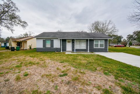 Photo of 6422 Sherwood Drive, Houston, TX 77021 (MLS # 97663053)