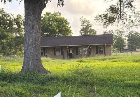 Photo of 412 Durazno Road, Jones Creek, TX 77541 (MLS # 17575324)