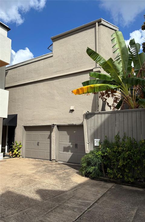 Photo of 6008 Inwood Drive, Houston, TX 77057 (MLS # 55101772)