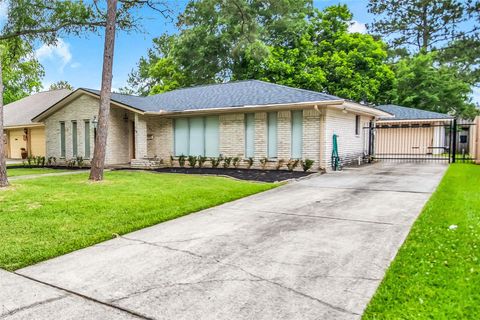 Photo of 1715 Capstan Road, Houston, TX 77062 (MLS # 23652918)
