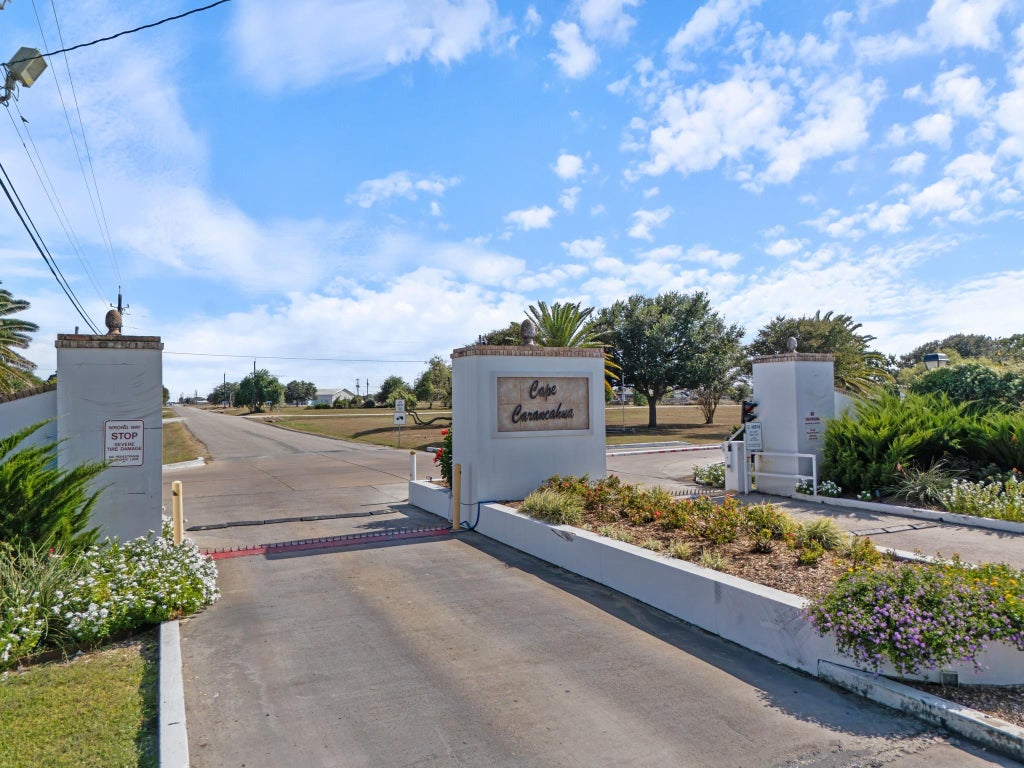Photo of 2749 W Bayshore Drive, Palacios, TX 77465 (MLS # 91022792)