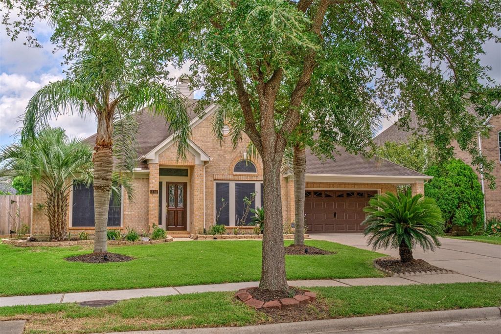 Photo of 314 Shore Breeze LN, League City, TX 77573 (MLS # 31071749)