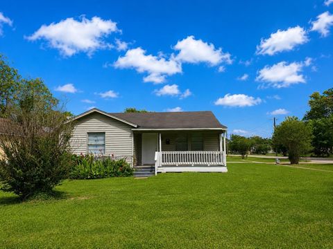 Photo of 202 N Logan Street, Texas City, TX 77590 (MLS # 59096082)