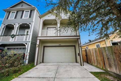 Photo of 1320 Dorothy Street, Houston, TX 77008 (MLS # 2825000)