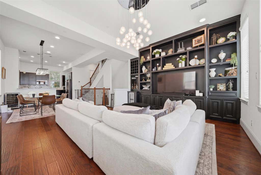 Photo of 2106 Radcliffe Street, Houston, TX 77007 (MLS # 52474341)
