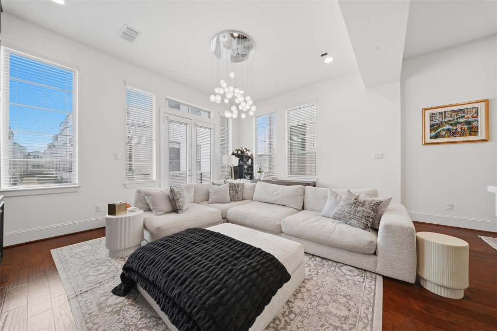 Photo of 2106 Radcliffe Street, Houston, TX 77007 (MLS # 52474341)