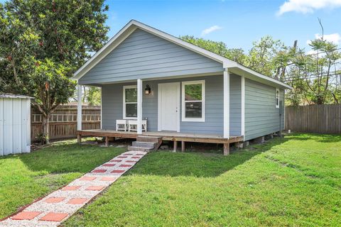 Photo of 5711 Bridlington Street, Houston, TX 77085 (MLS # 67083956)