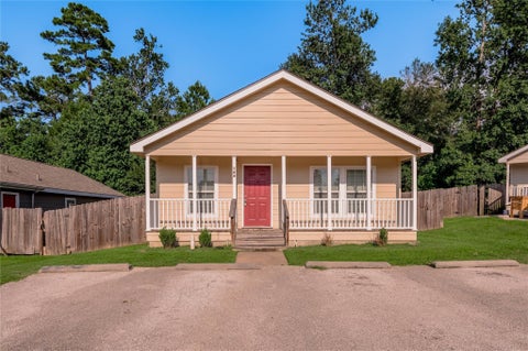 Photo of 164 Varsity Drive, Huntsville, TX 77340 (MLS # 93994816)