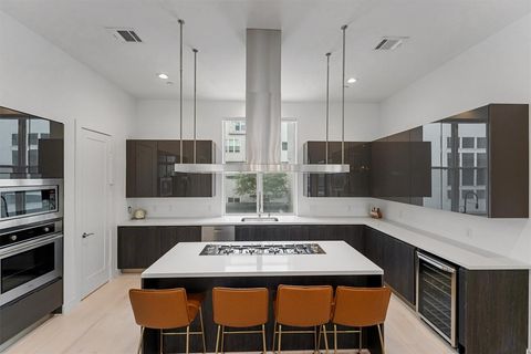 Photo of 5854 E Post Oak Lane, Houston, TX 77055 (MLS # 7953671)