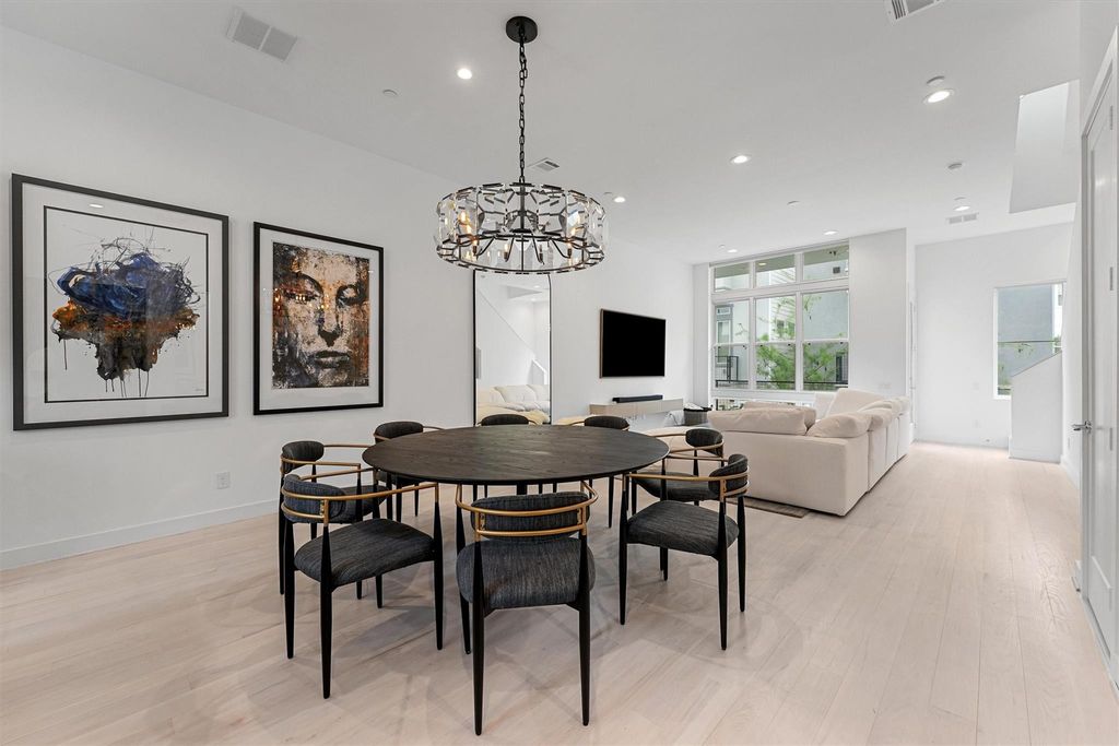 Photo of 5854 E Post Oak Lane, Houston, TX 77055 (MLS # 7953671)