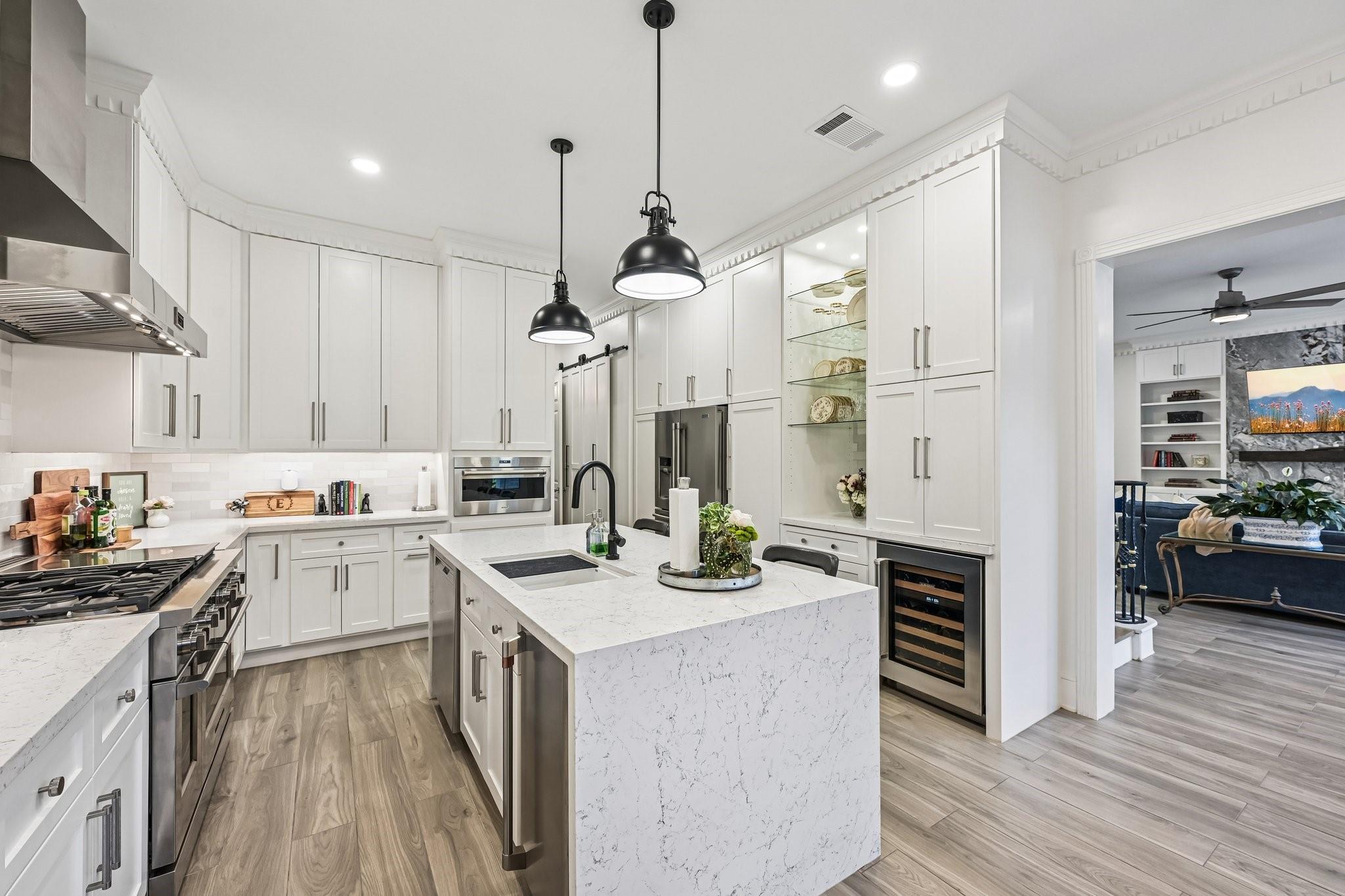 Houston, Texas, 77043, United States, 4 Bedrooms Bedrooms, ,5 BathroomsBathrooms,Residential,Active,2051974