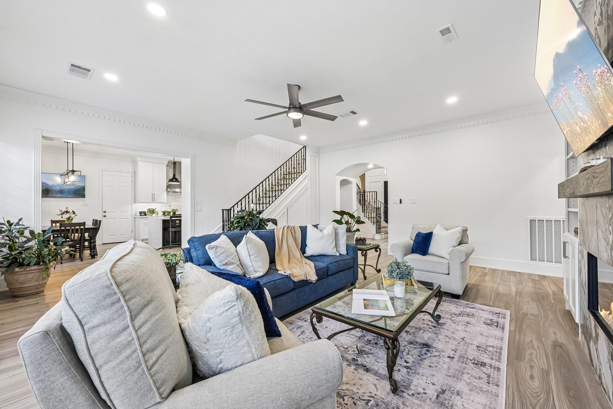 Houston, Texas, 77043, United States, 4 Bedrooms Bedrooms, ,5 BathroomsBathrooms,Residential,Active,2051974