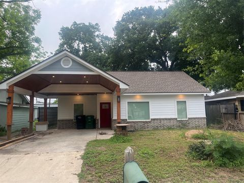 Photo of 421 Cliffside Drive, Houston, TX 77076 (MLS # 44865621)
