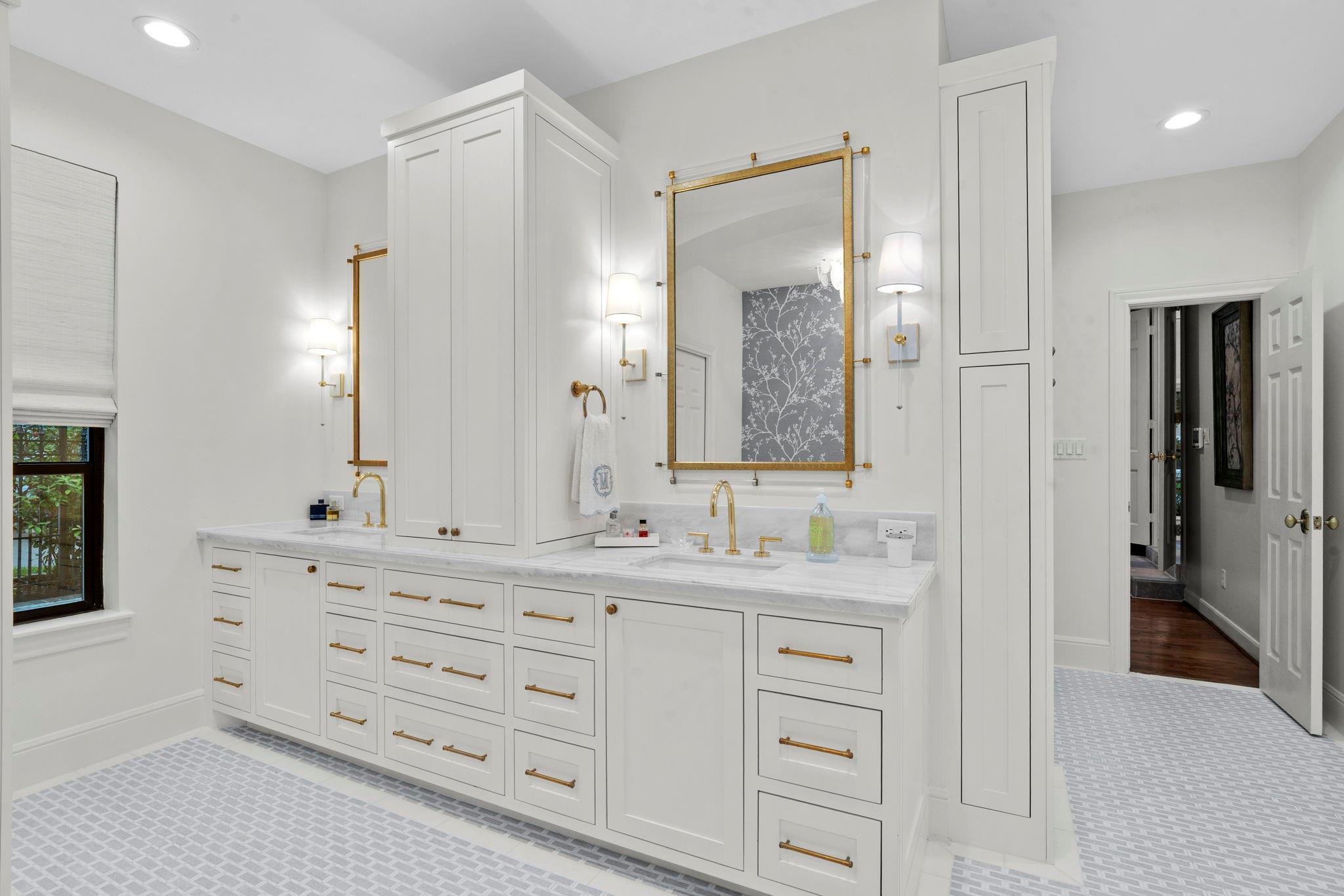 Sugar Land, Texas, 77479, United States, 5 Bedrooms Bedrooms, ,5 BathroomsBathrooms,Residential,Active,2041525