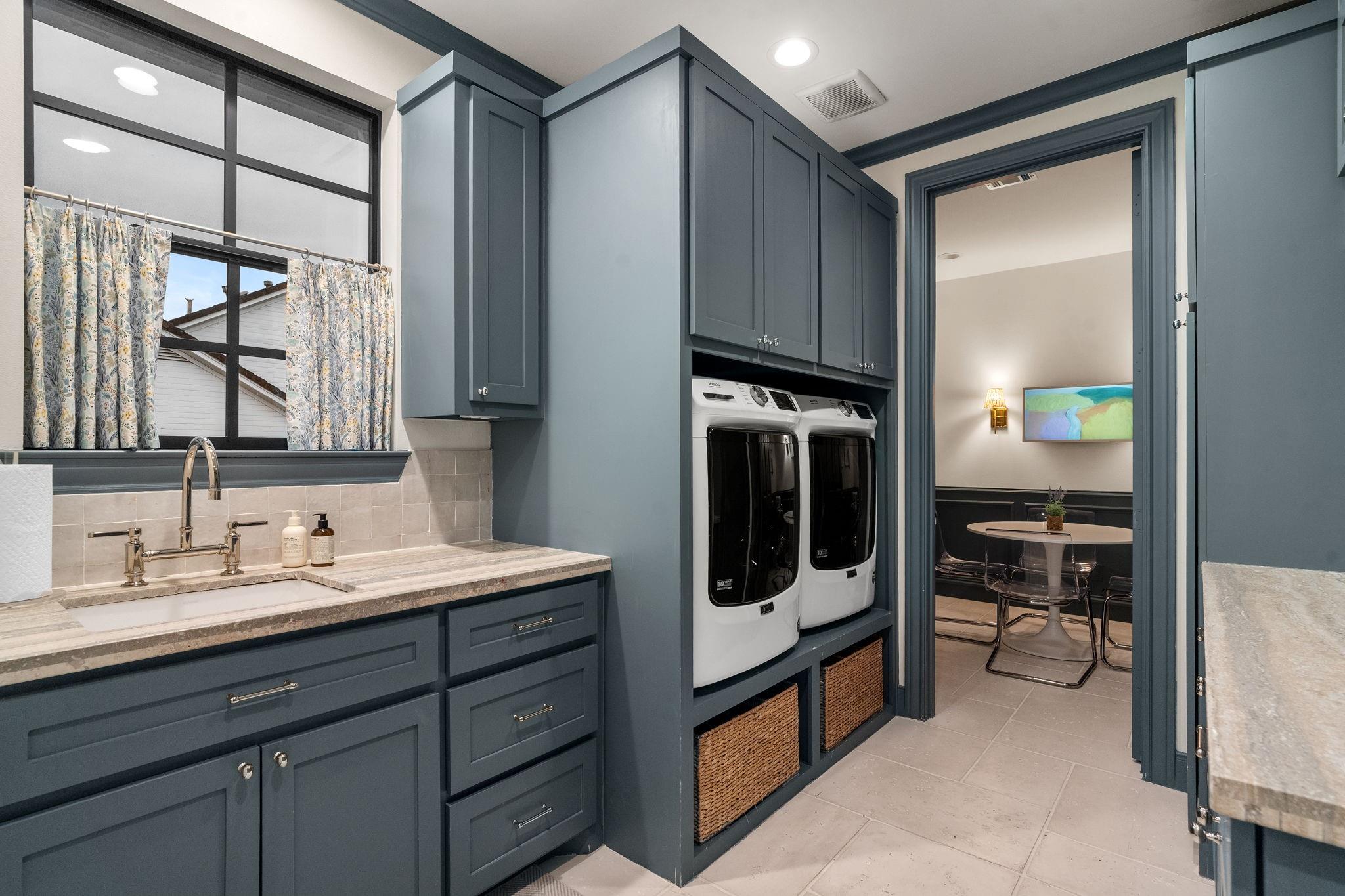 Sugar Land, Texas, 77479, United States, 5 Bedrooms Bedrooms, ,5 BathroomsBathrooms,Residential,Active,2041525