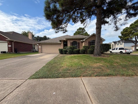 Photo of 3419 Foursome Lane, Sugar Land, TX 77498 (MLS # 80622697)