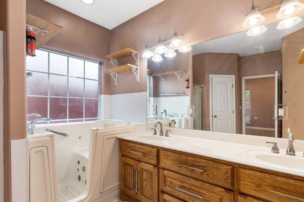 Photo of 209 Southbend Drive, Lufkin, TX 75901 (MLS # 32255872)