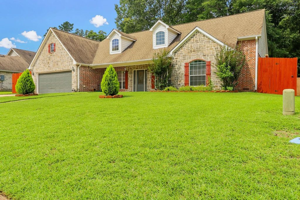 Photo of 209 Southbend Drive, Lufkin, TX 75901 (MLS # 32255872)