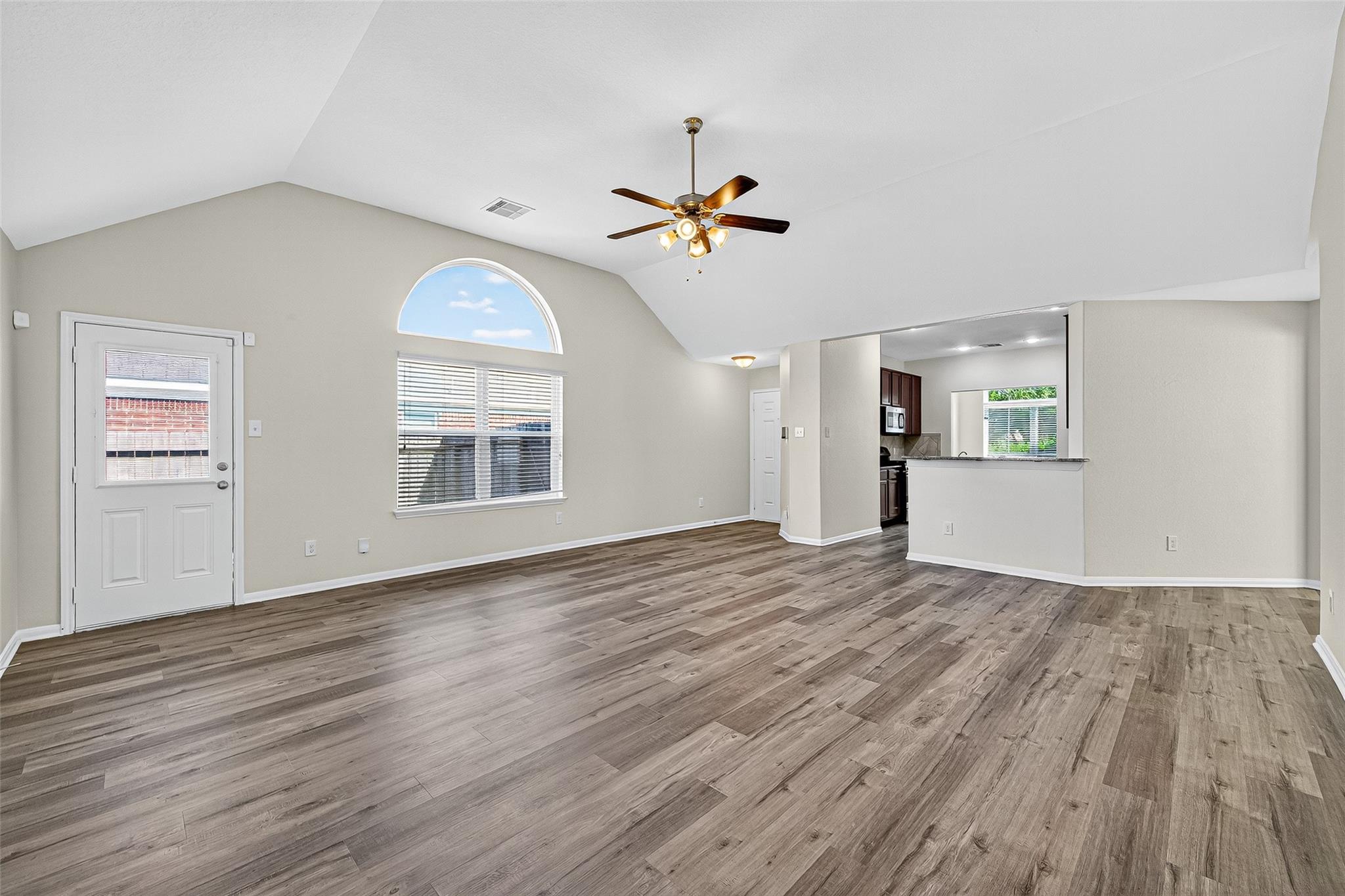 4702 Coopers Hill Trail