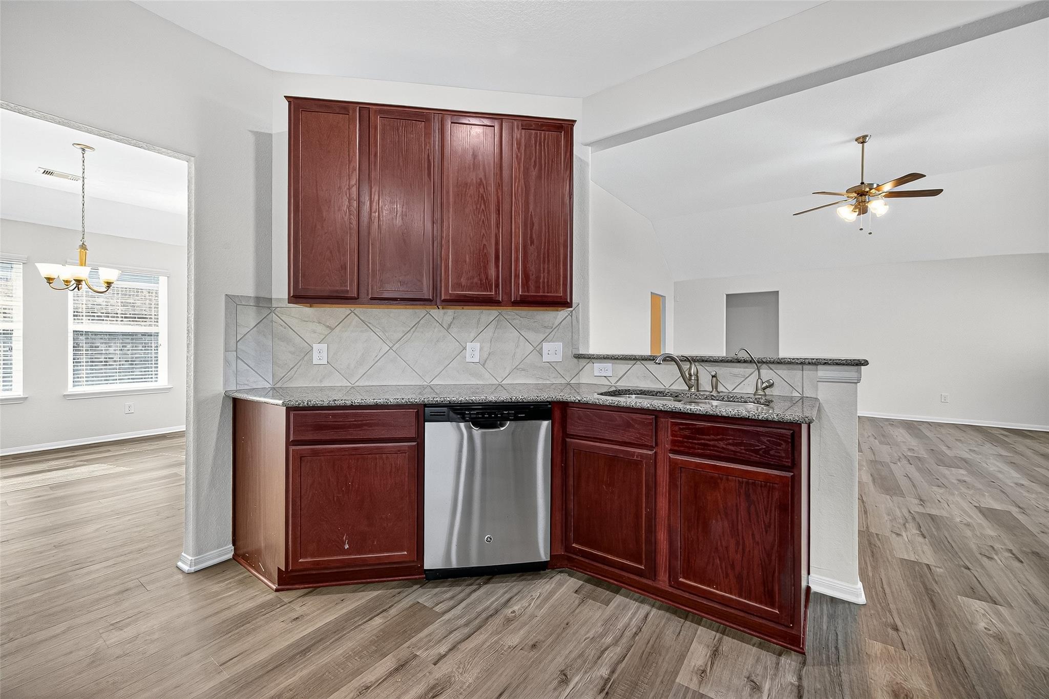 4702 Coopers Hill Trail