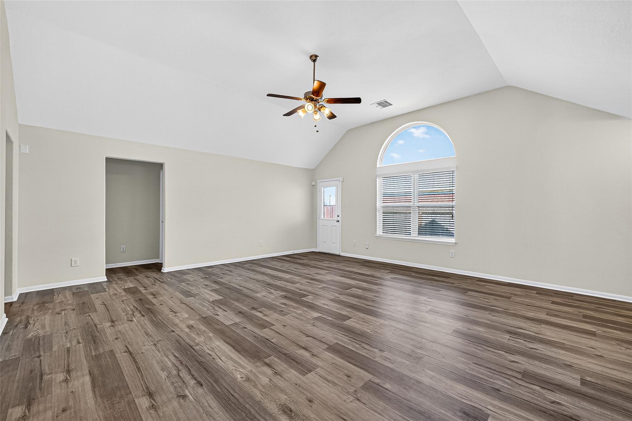4702 Coopers Hill Trail