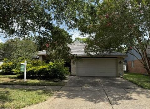 Photo of 13619 Harpers Bridge Drive, Houston, TX 77041 (MLS # 77302460)