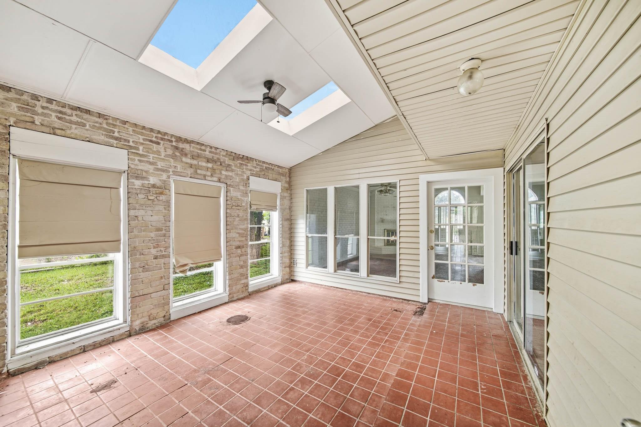 2236 Par Lane