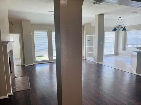 Photo of 4722 Silverlake Drive, Sugar Land, TX 77479 (MLS # 72836463)