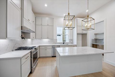 Photo of 947 Blackshire Lane, Houston, TX 77055 (MLS # 72528019)