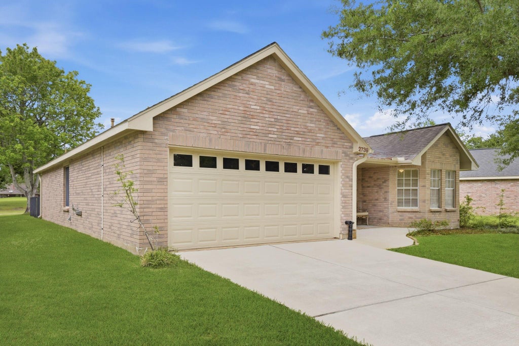 Photo of 2739 S Peach Hollow Circle, Pearland, TX 77584 (MLS # 91329953)