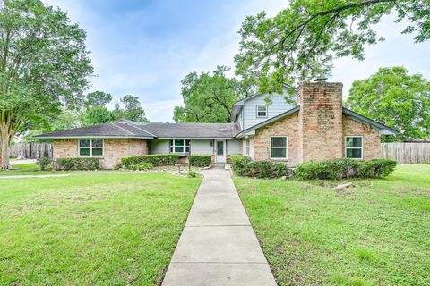 Homes For Sale - 4709 Frontier Drive<br/> Houston, TX 77041