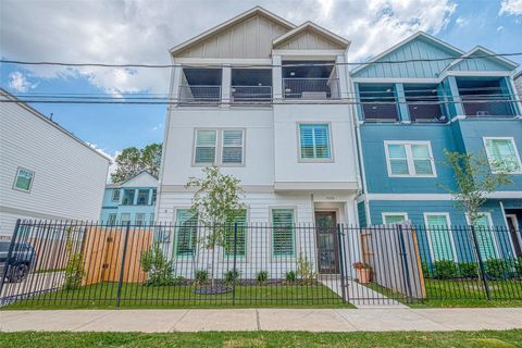 909-A W 35th Street A Houston TX 77018