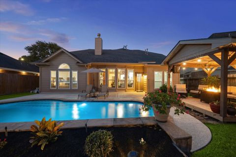 Photo of 2939 Regata Run Drive, Friendswood, TX 77546 (MLS # 13805380)