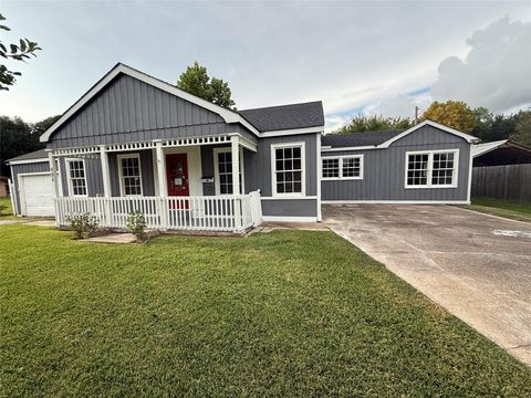 Photo of 904 Stubbs Street, La Marque, TX 77568 (MLS # 12294370) Photo of 904 Stubbs Street, La Marque, TX 77568 (MLS # 12294370)