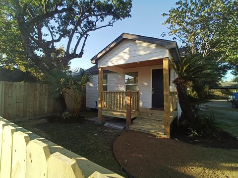 Photo of 7415 El Paso Street, Houston, TX 77020 (MLS # 75927690)