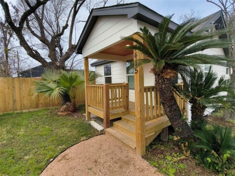 Photo of 7415 El Paso Street, Houston, TX 77020 (MLS # 75927690)