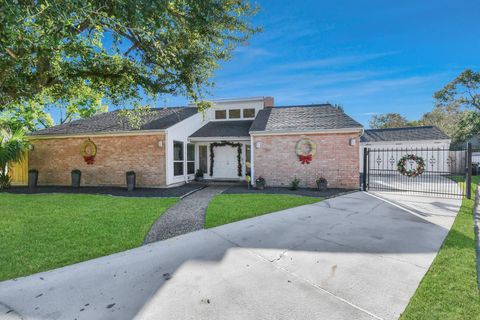 Photo of 11307 Overbrook Lane, Houston, TX 77077 (MLS # 31985123)