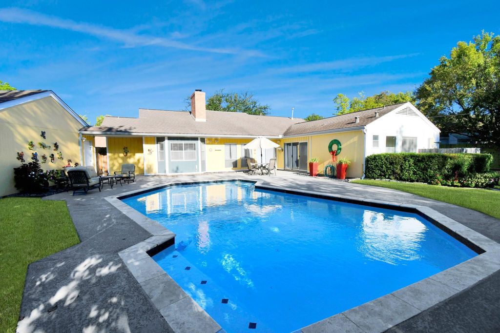 Photo of 11307 Overbrook Lane, Houston, TX 77077 (MLS # 31985123)