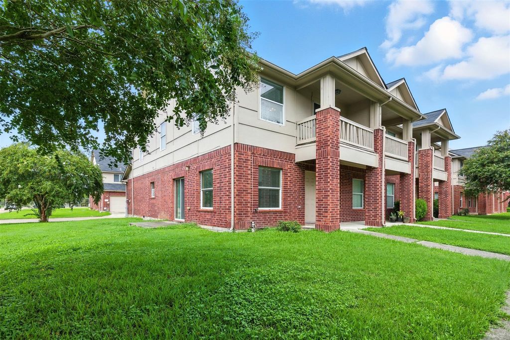 Photo of 1625 Townhome Lane, Missouri City, TX 77459 (MLS # 43873441)