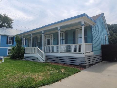 Photo of 1409 Moody Street, Galveston, TX 77550 (MLS # 86789760)