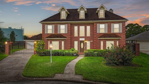 Photo of 9718 Deverell Drive, Sugar Land, TX 77498 (MLS # 7131241)