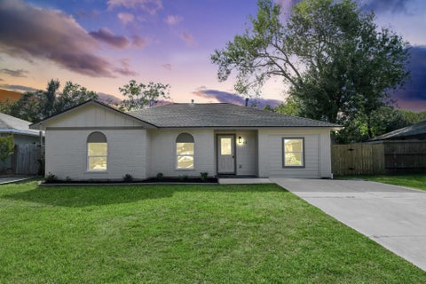 Photo of 5131 Beechaven Street, Houston, TX 77053 (MLS # 8501041)