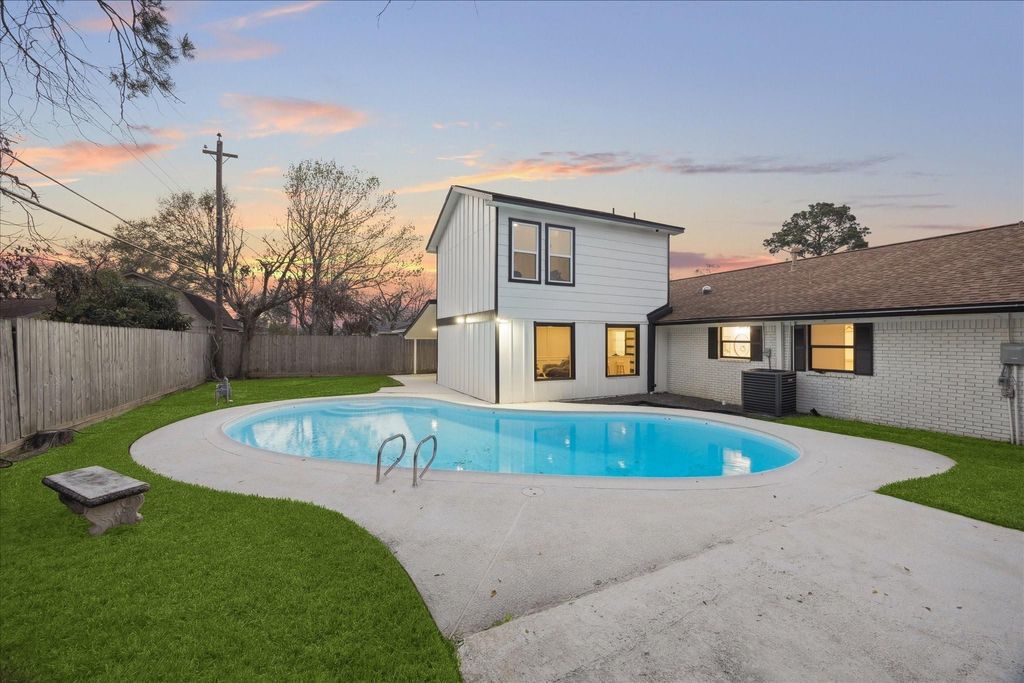 Photo of 2514 Haverhill Drive, Houston, TX 77008 (MLS # 74706633)