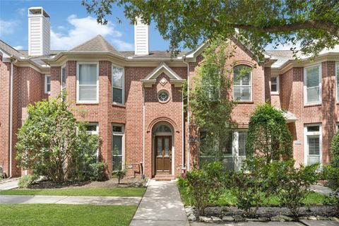 Townhouse For Sale - 711 W Heights Hollow Lane<br/> Harris County, Houston, TX 77007