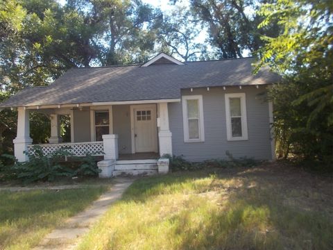 1004 E Thiel Street Brenham TX 77833