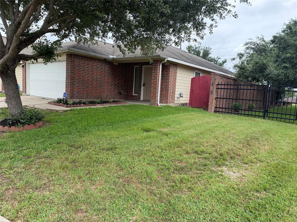 Photo of 2902 Back Bay Brook Trail, Houston, TX 77045 (MLS # 50150132)