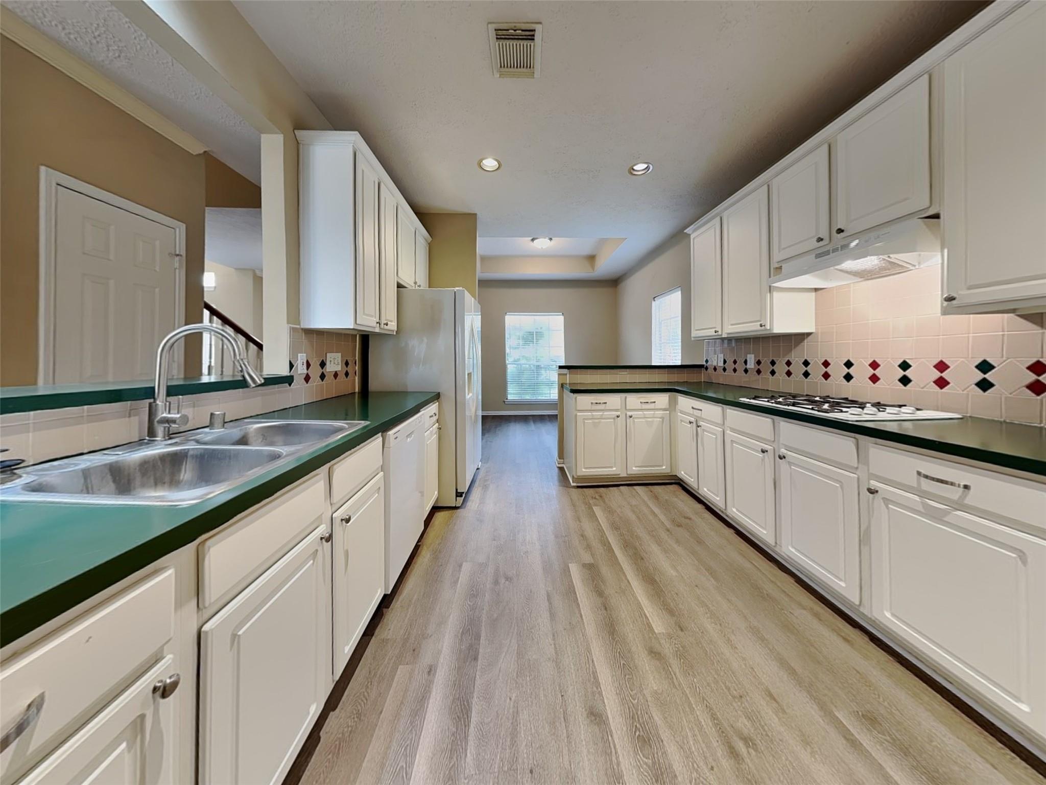 11911 Lakewood Hills Drive